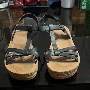 Elegant Black and Tan Strappy Sandals